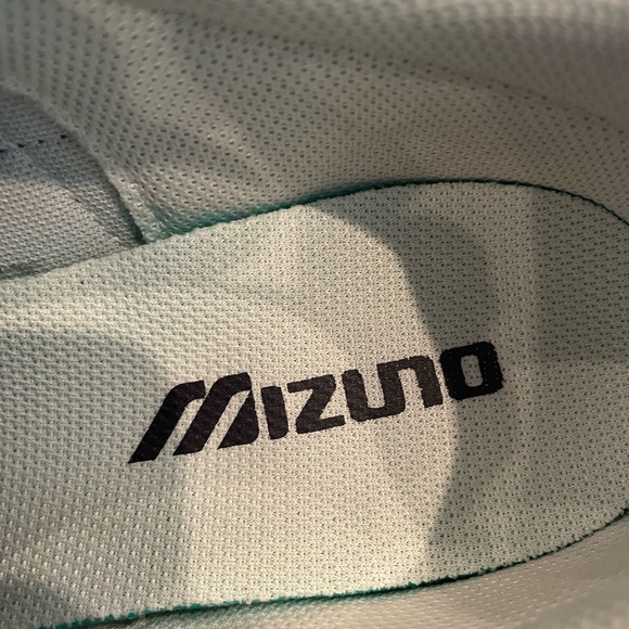 Men's Navy and White Sneakers. Hard to find Mizuno! - Picture 10 of 11
